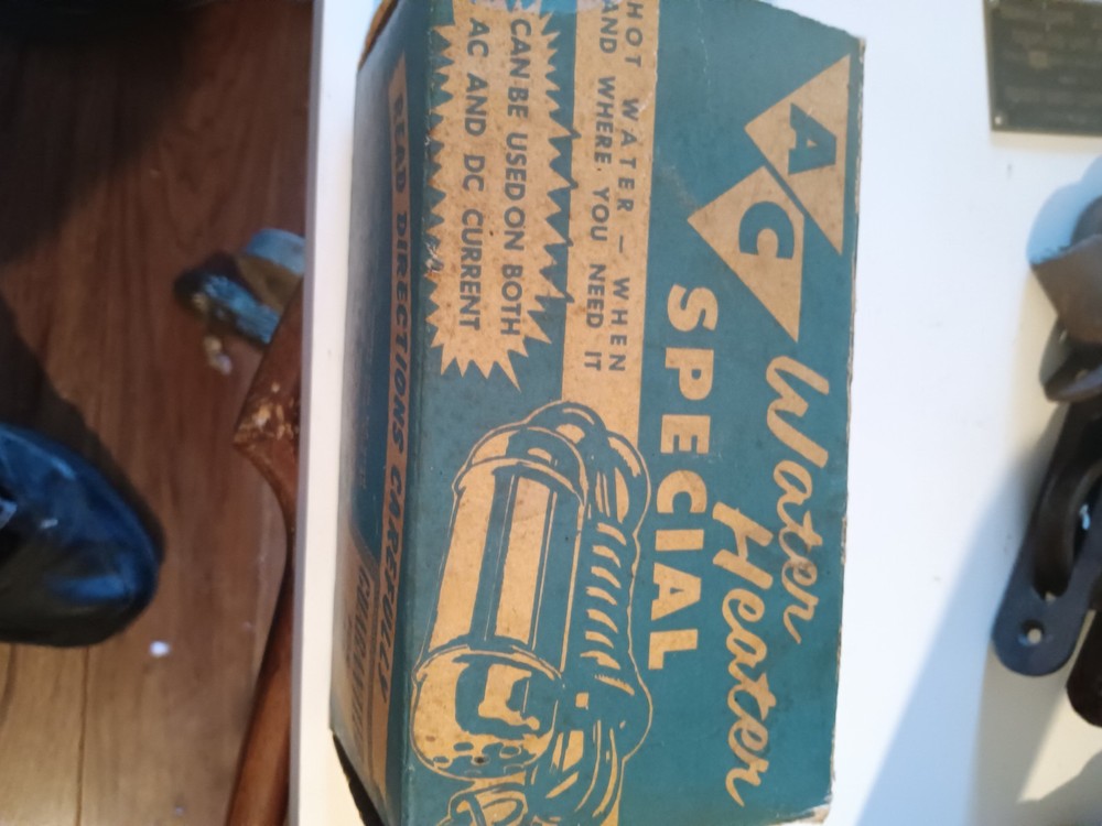 Vintage AC/DC Electric Water Heater In Its Original Packaging 30/40s