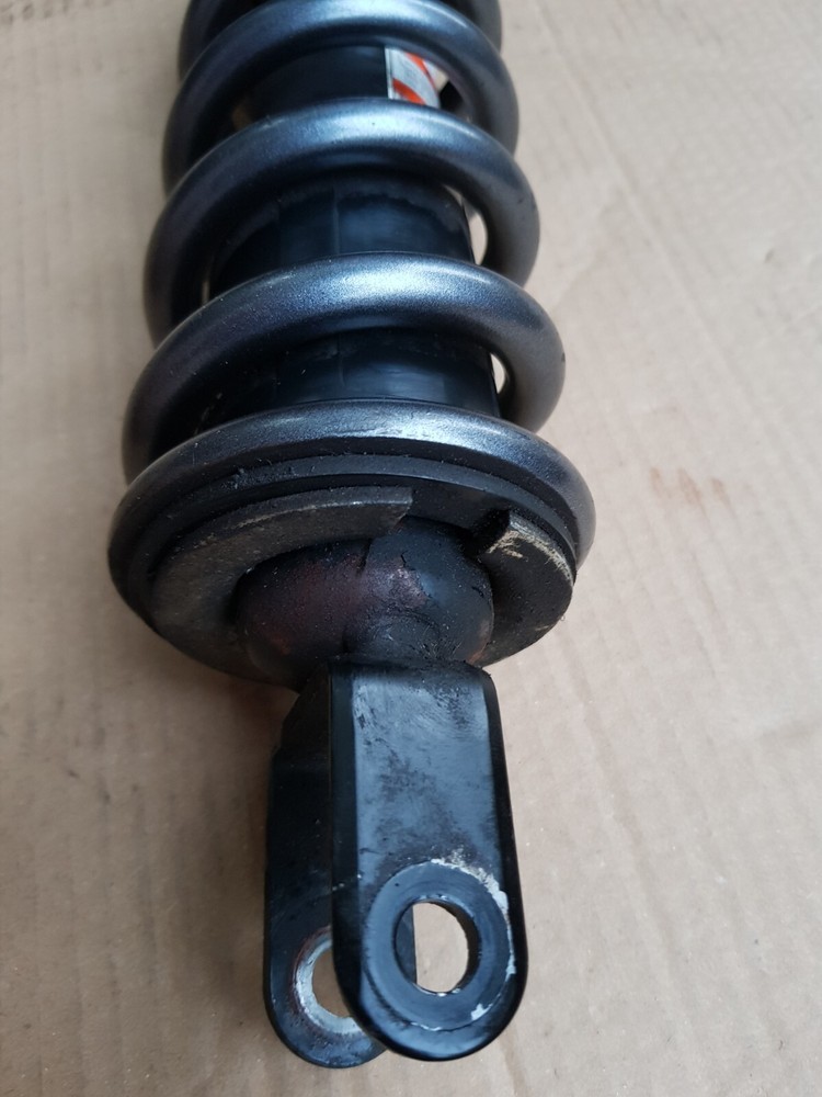 Suzuki gsr750 shock