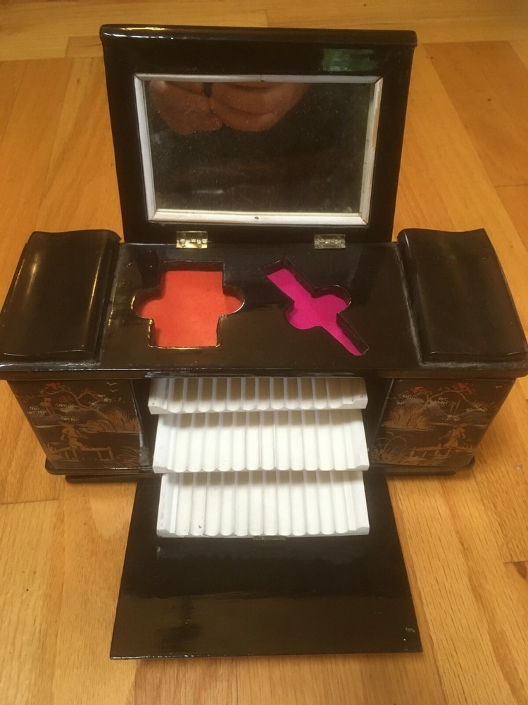 VINTAGE JAPANESE LACQUER CIGARETTE BOX