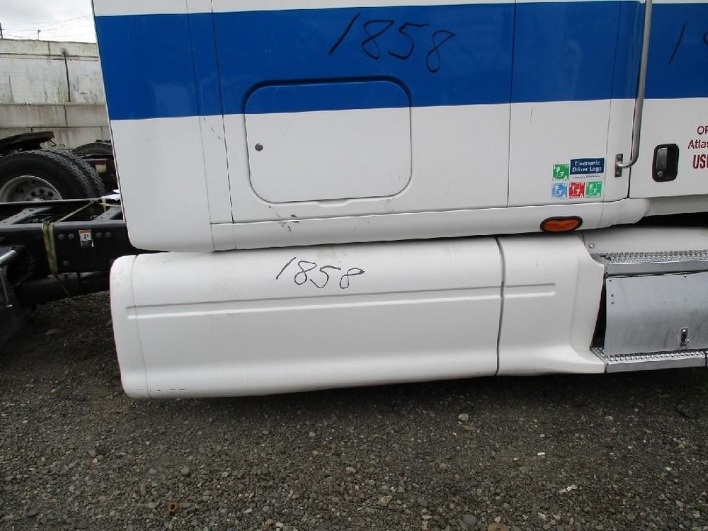 For 2009 PETERBILT 387 SIDE FAIRING Right ,  OR