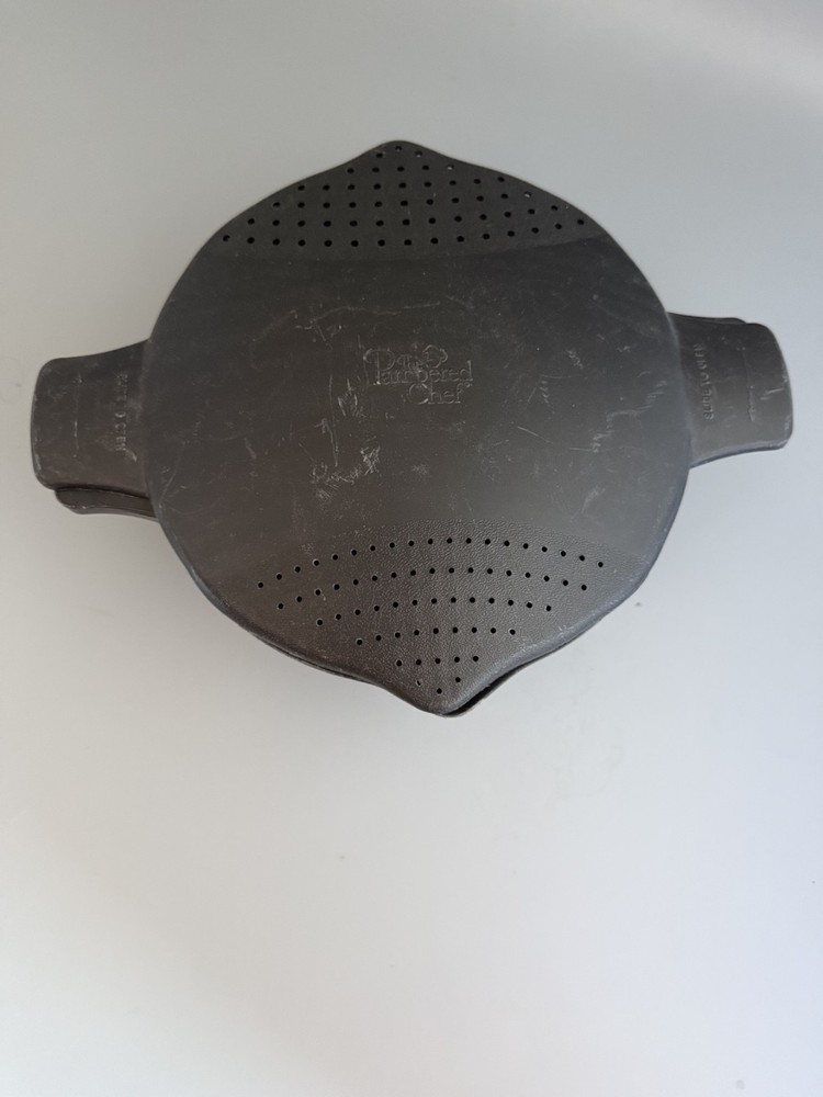 Pampered Chef Microwave bowl 2 Quart/8 Cup Black Plastic