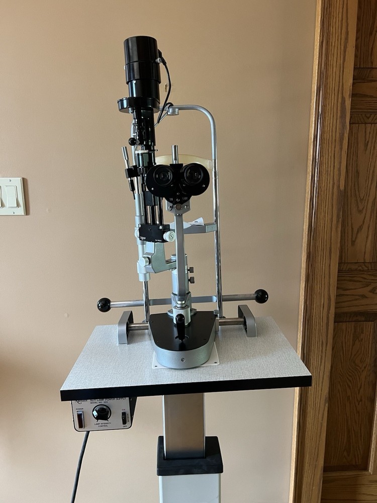 Mentor Slit Lamp With Adjustable Table And Accessories