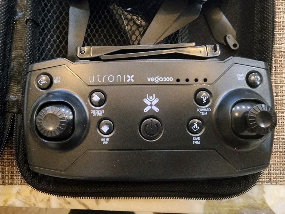 Utronix Vego2000 Foldable Drone with Remote & Case – Beginner RC Quadcopter