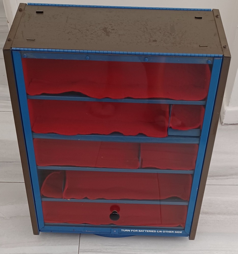 COOL RETRO EVEREADY BATTERY CONTERTOP DISPLAY CASE -ROTATES AND LOCKS