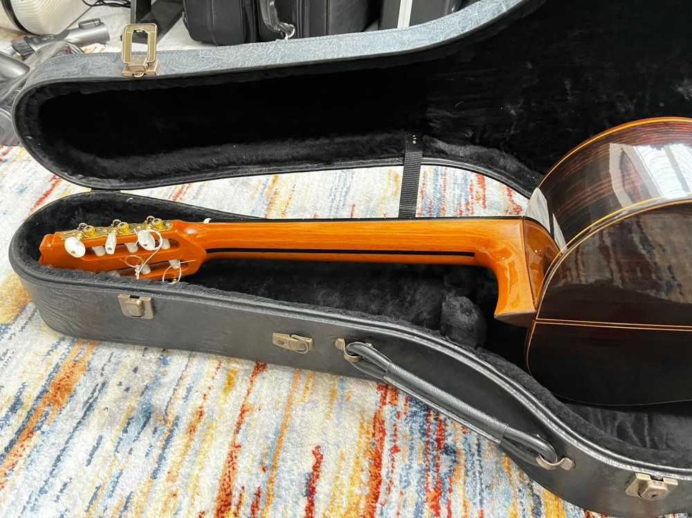 Alhambra 9P Classical Guitar, Natural, with hard case