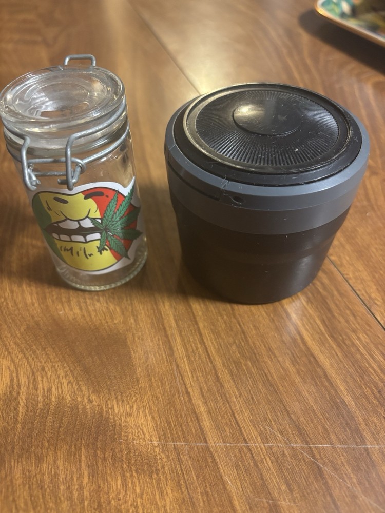 Smokezilla Light Up Ashtray & Accessories