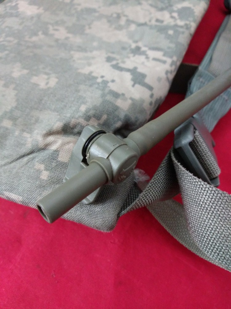 US Army MOLLE CamelBak Hydration System / Digital ACU / 865-01-524-8362