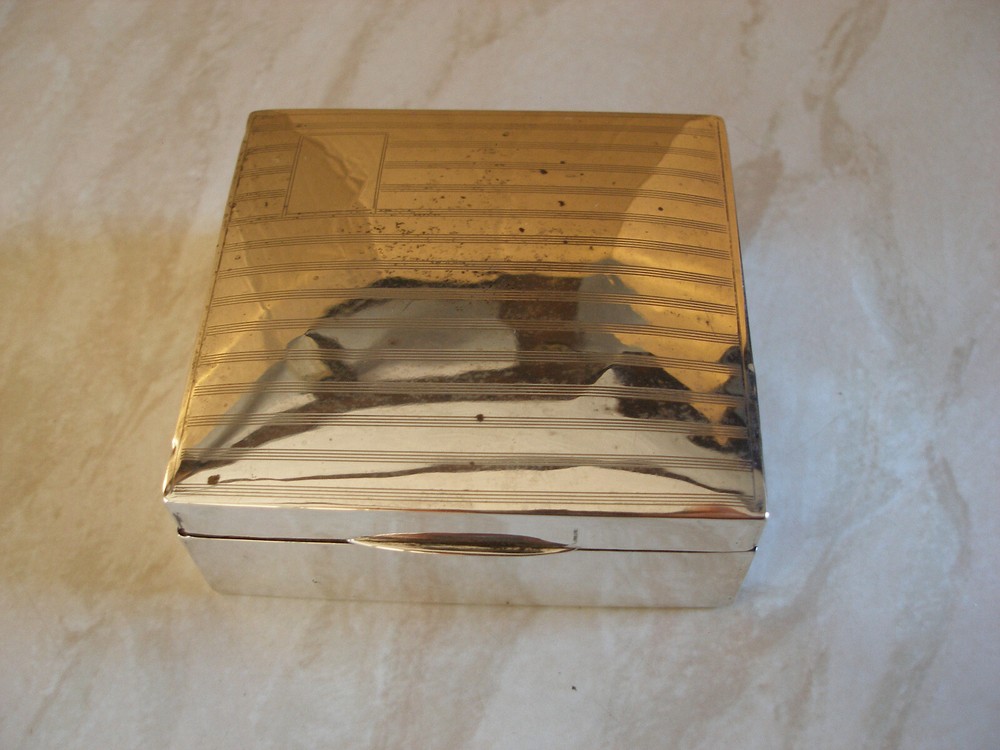 VINTAGE STERLING SILVER CIGARETTE BOX