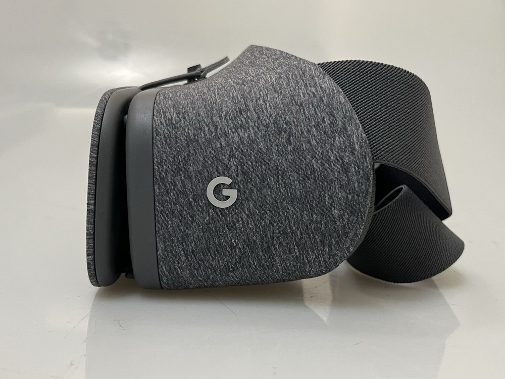 Google Daydream View Smartphone VR Headset with Remote