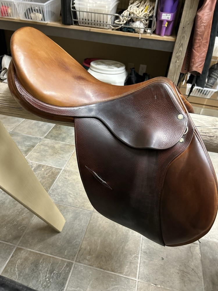 Childeric Hunter Jumper Saddle 17.0