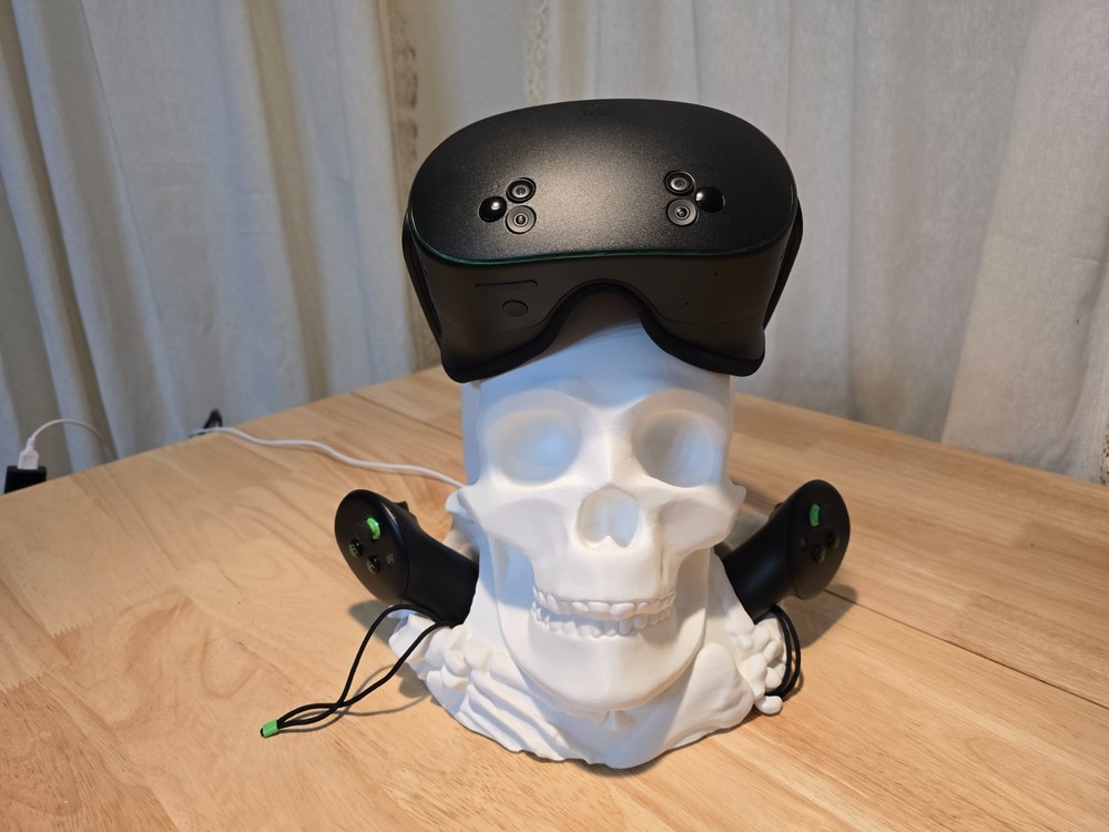 Skull VR Stand Accessories Compatible with Oculus Meta Quest 2, 3 (WHITE)
