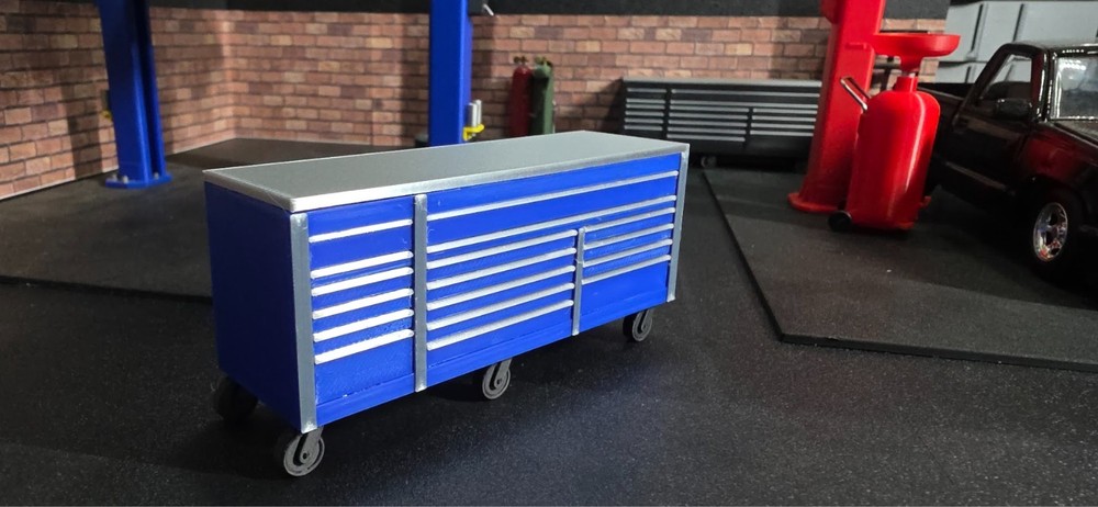 1/24 scale tool box -blue- for model displays or diorama