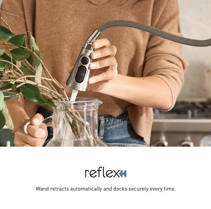 MOEN Brantford Single-Handle Smart Touchless Pull Down Sprayer Kitchen Faucet w-