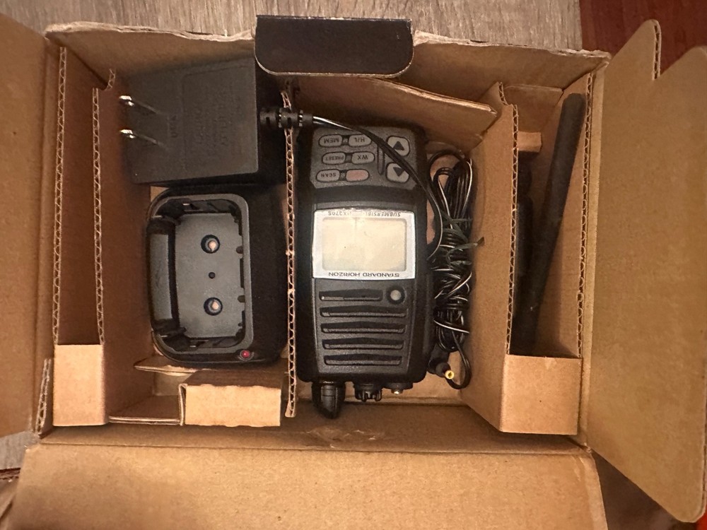 HIXSTOS Standard Horizon VHF Marine Transceiver