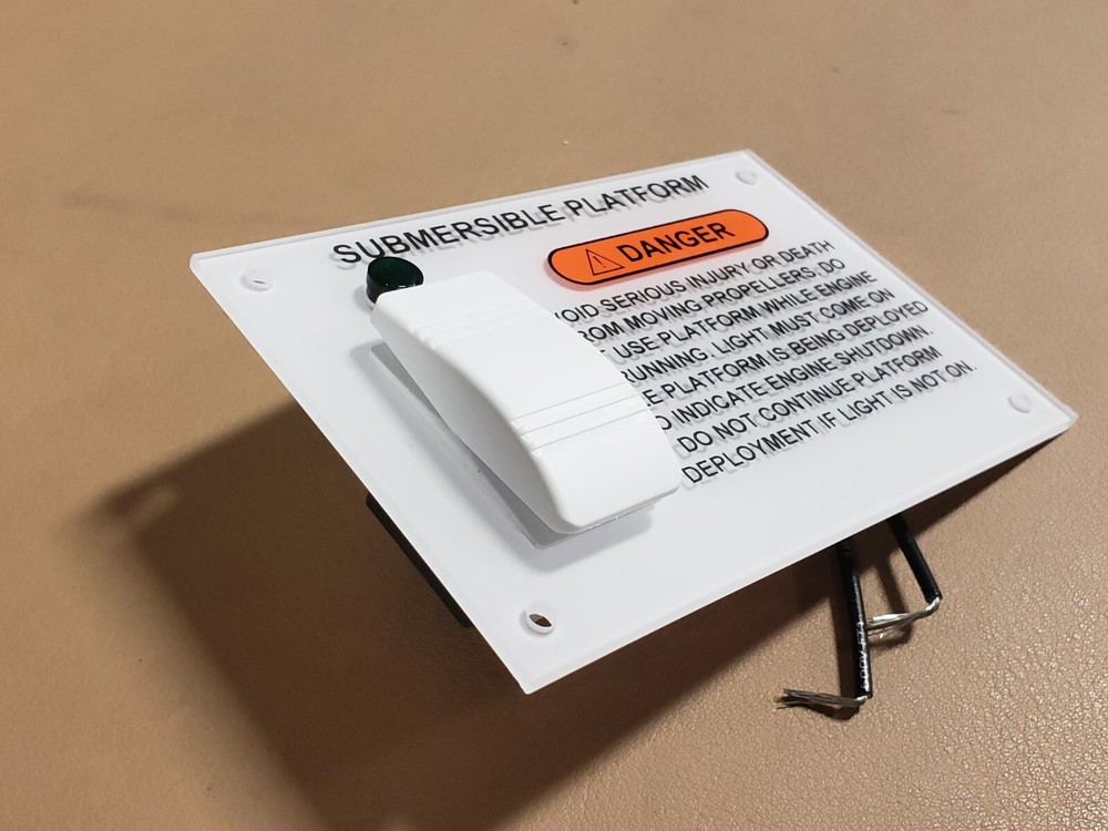 SEA RAY BOATS SUBMERSIBLE PLATFORM PANEL WITH SWITCH AND LIGHT