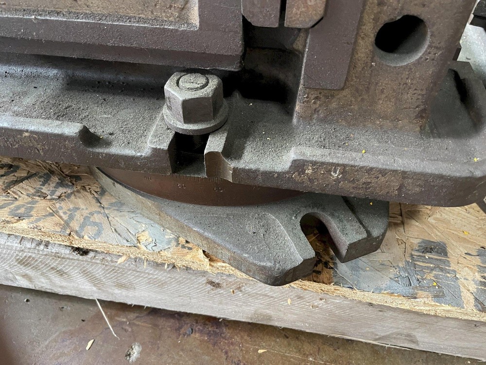 8" MACHINE MILLING VISE MOUNTED ON A ROTATING BASE