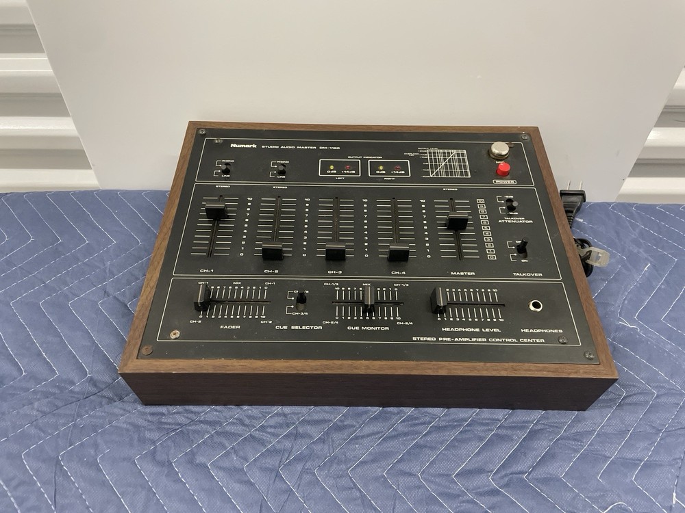 Numark DM-1150 Vintage Stereo Mixing Console!  Working!