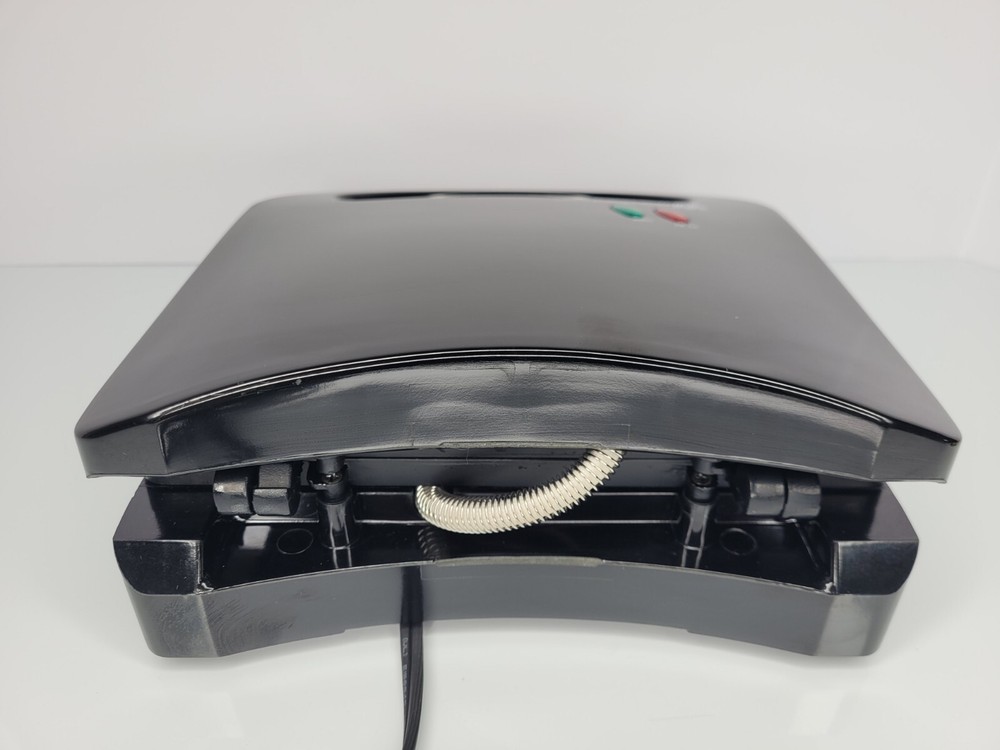 White-Westinghouse Belgian Waffle Maker Black Model #WWM2000 *No Box*