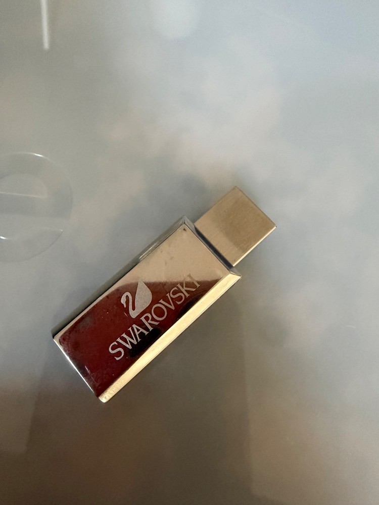 Swarovski Active Crystals USB flash drive (8GB capacity)