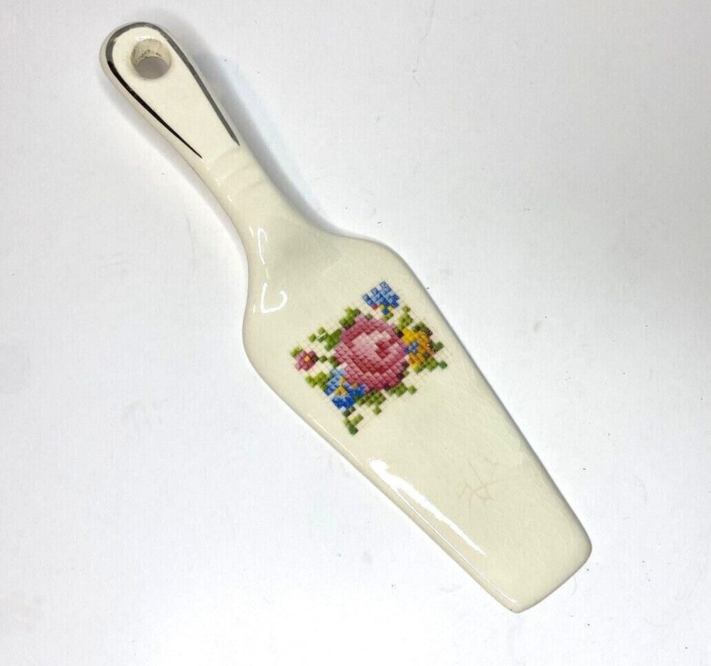 Harker Needlepoint Pottery Pie Cake Server Rare piece