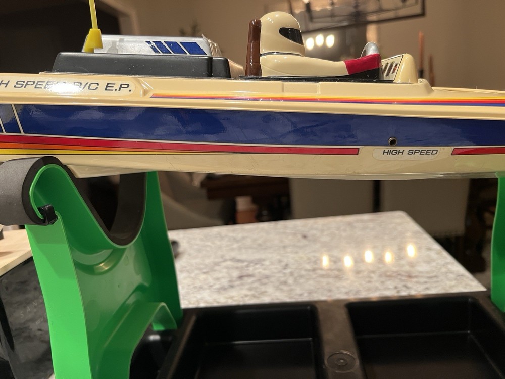 Moroso High Speed RC Boat Without Battery Untested.With transmitter/ Receiver