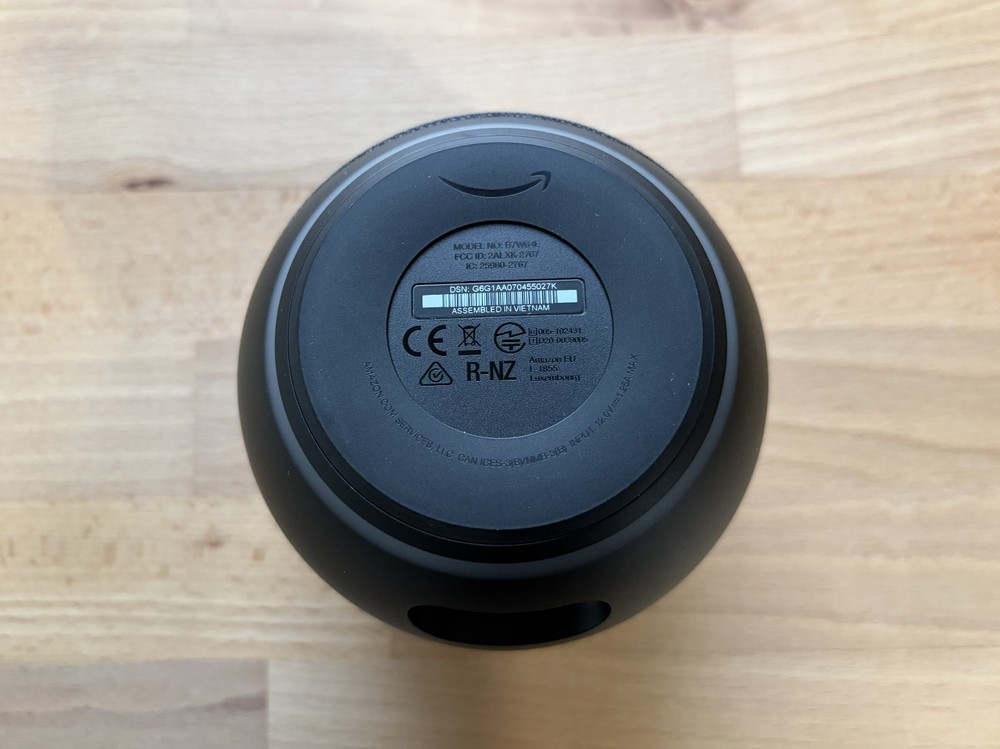 Amazon Echo Dot (4th Generation, Charcoal) w/ Charger [Pre-owned]
