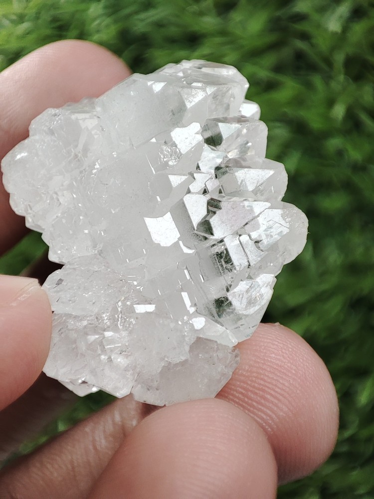 Gwindle Like Quartz Crystal With Good Luster &Nice Growth-Pak