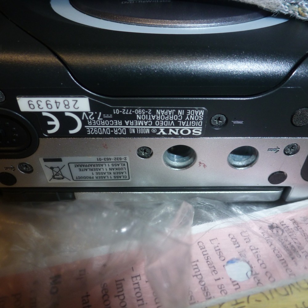 Sony DCR-DVD92E Handycam Bundle