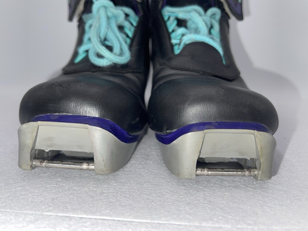Artex THINSULATE Ski Boots Size 36 Youth