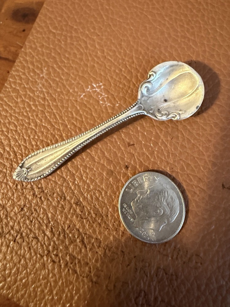 Antique Sterling silver mini Spoon, Seashell Shape, 5 grams