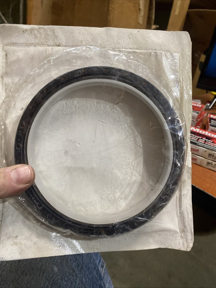 Cummins 4089342 Oil Seal