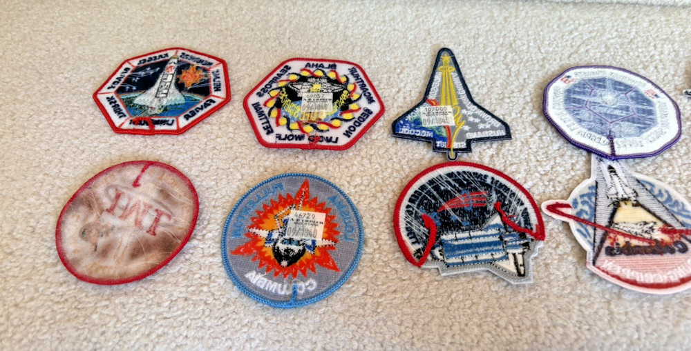 NASA Kennedy Space Center 10 Souvenir Space Emblems Challenger ShuttlePatch Book