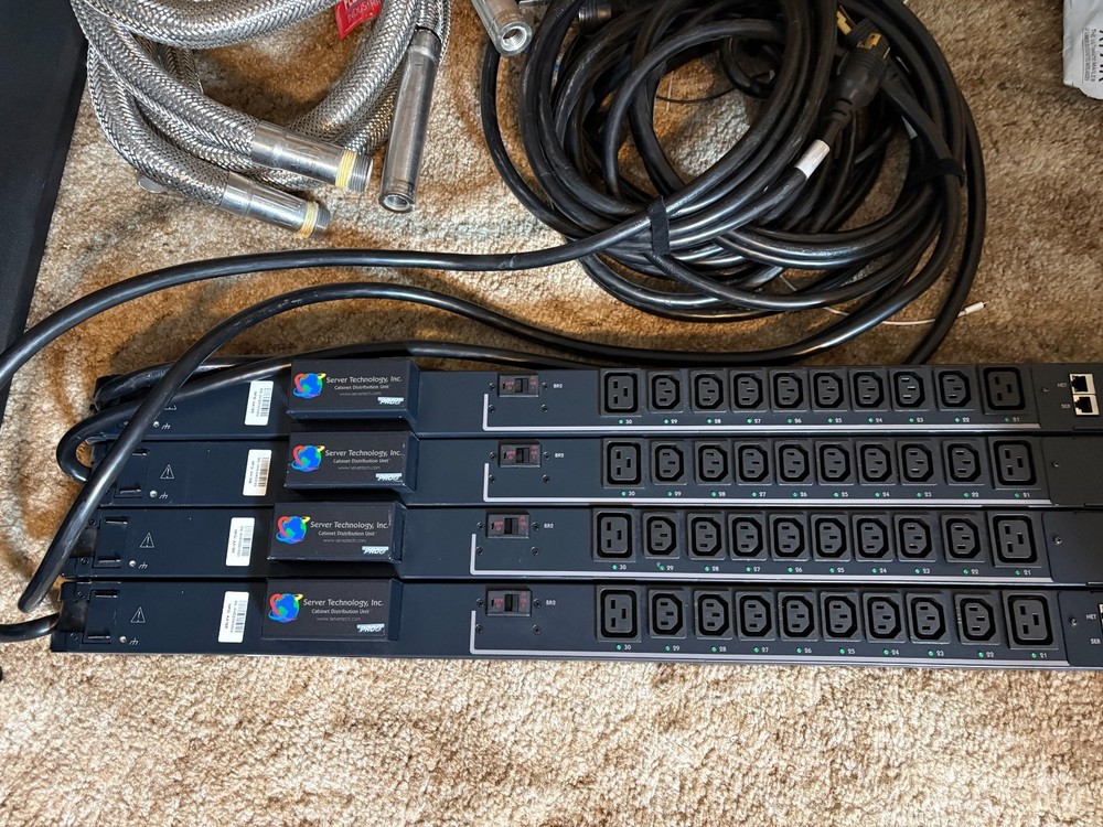 4X Server Technologies PDU 30 OUTLETS C2W30VA-2CBA2SD8/0