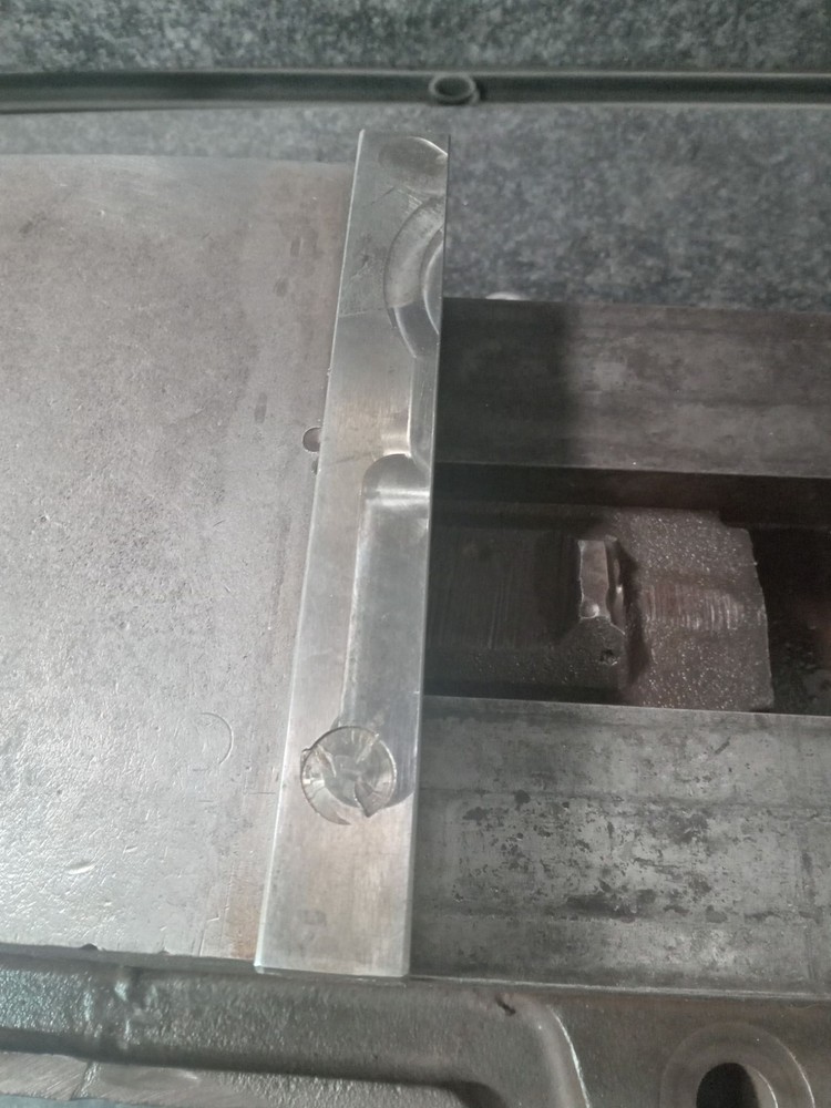 Kurt D60 Vise with Vise Handle 6" Milling Vise