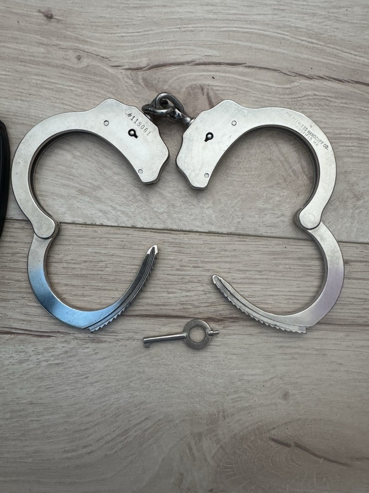 Peerless Stainless Steel Handcuffs with Key And Case