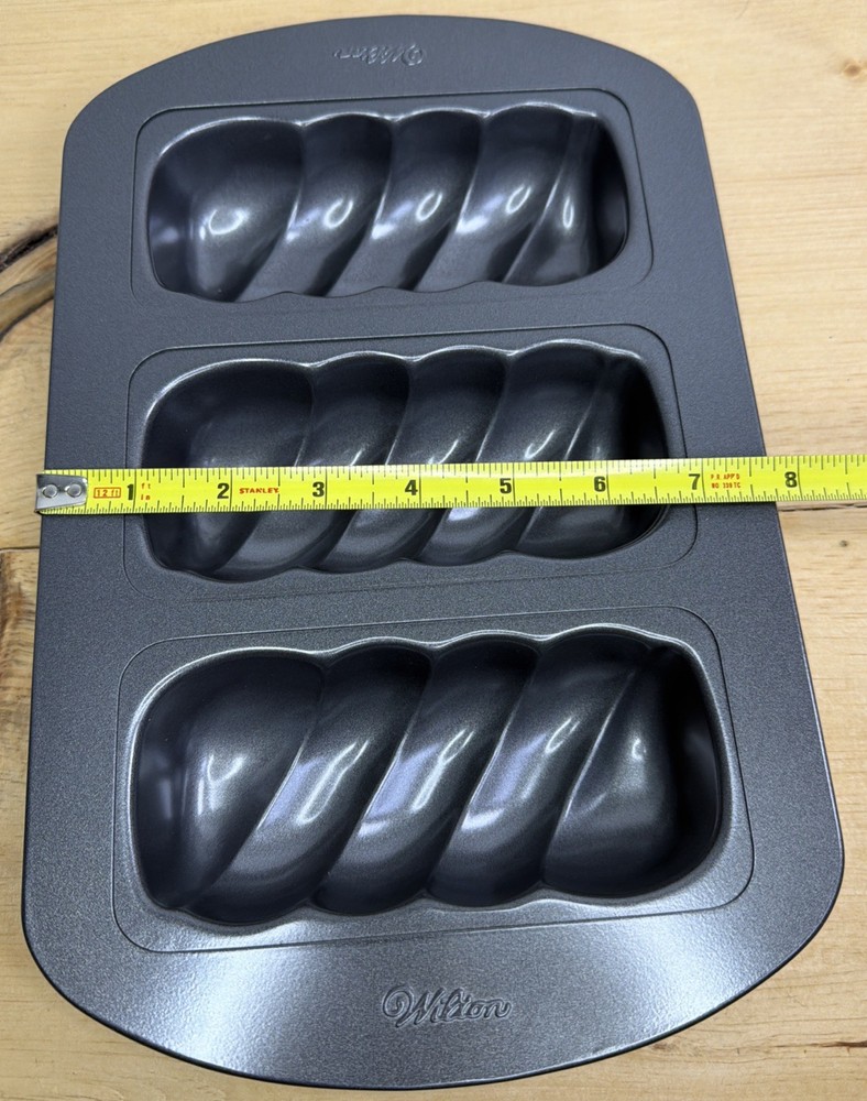 Wilton Doughnut & Twisted Long John 2 piece baking set