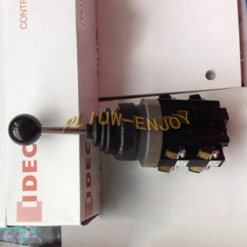 1PCS New IDEC ARN2-2020-20002000B Rocker Switch