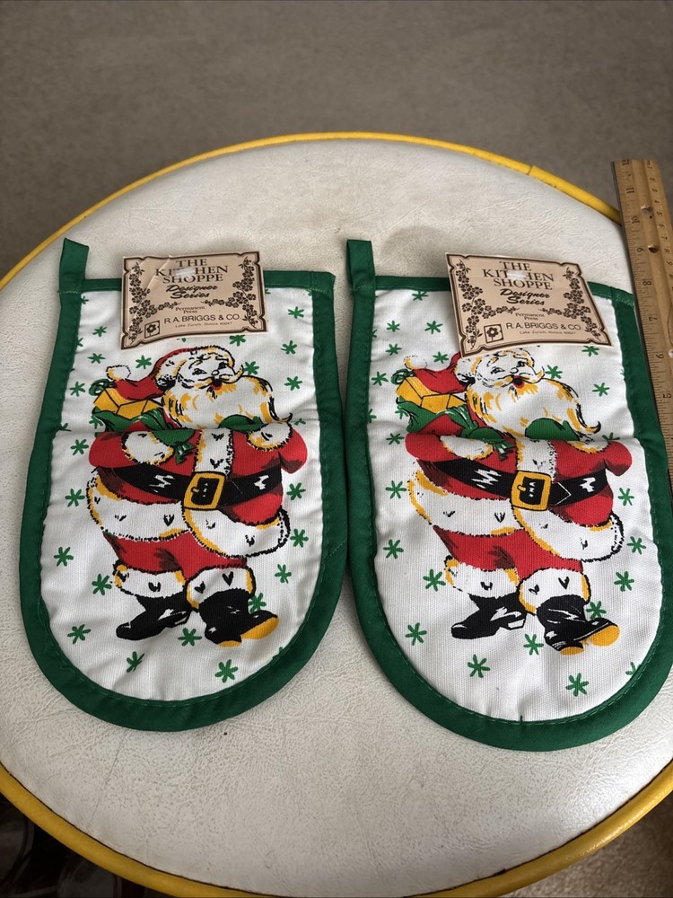 Christmas Santa Oven Mitts NWT