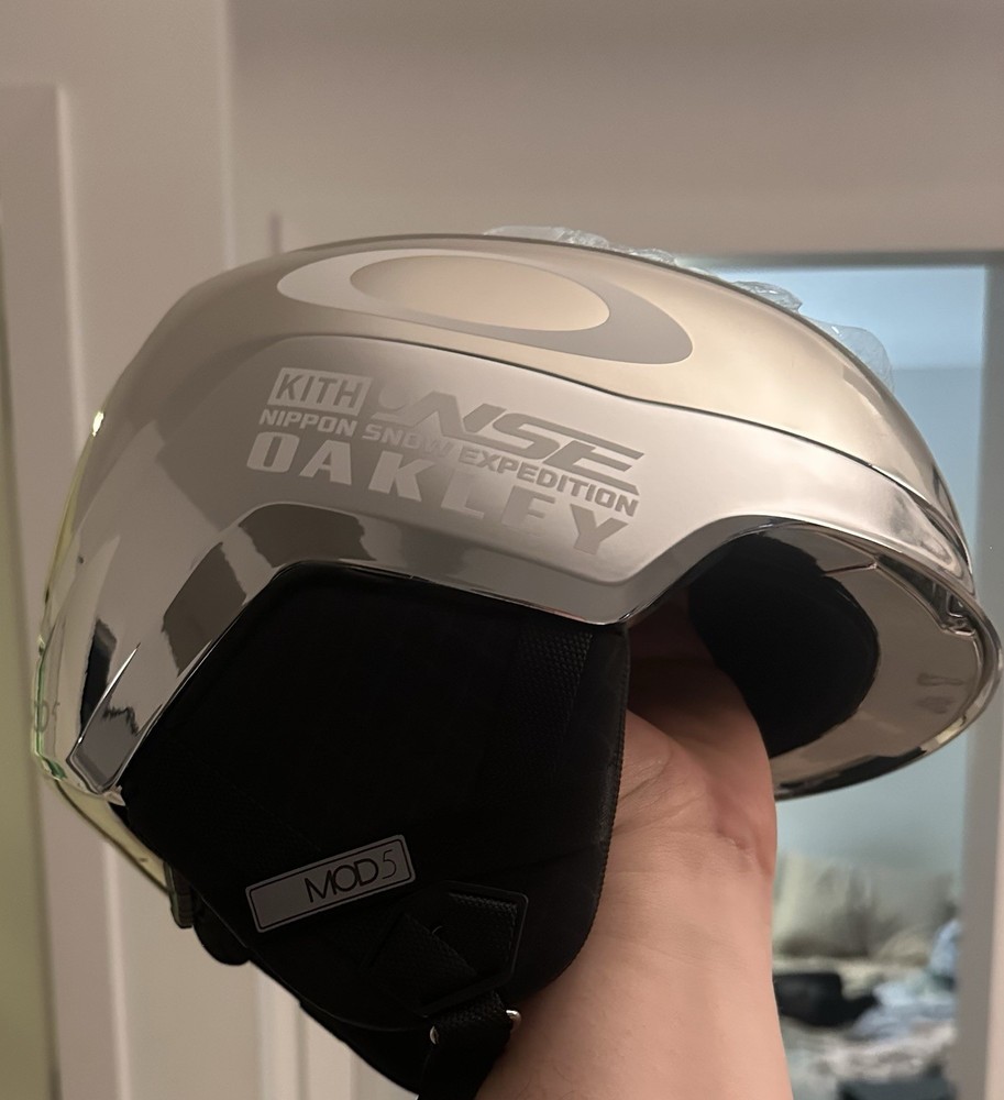 Kith for Oakley MOD5 Helmet (Size Medium, Silver)