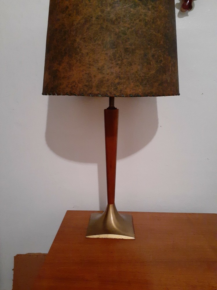 MID CENTURY MODERN WALNUT & BRASS TABLE LAMP 1960 RETRO LIGHT