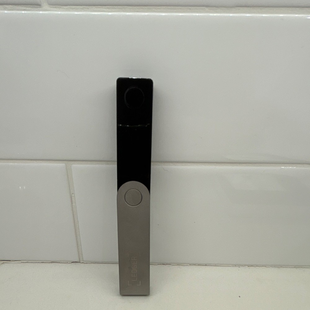 Ledger Nano X Bluetooth Enabled Crypto Hardware Wallet with Secure Chip