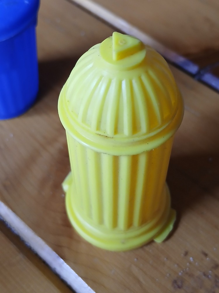Vtg 1980s Candy Containers Topps Fleer 1 Fire Hydrant 1 Trash Can Empty