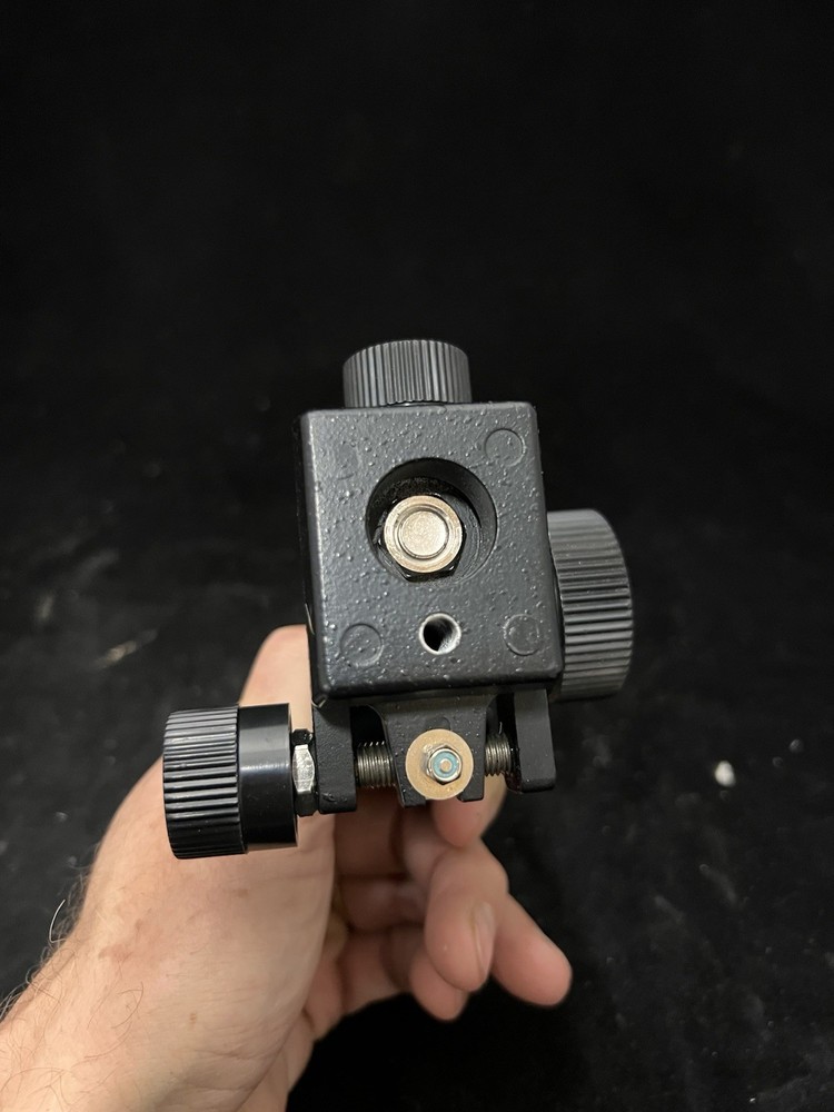 Unbranded tripod head