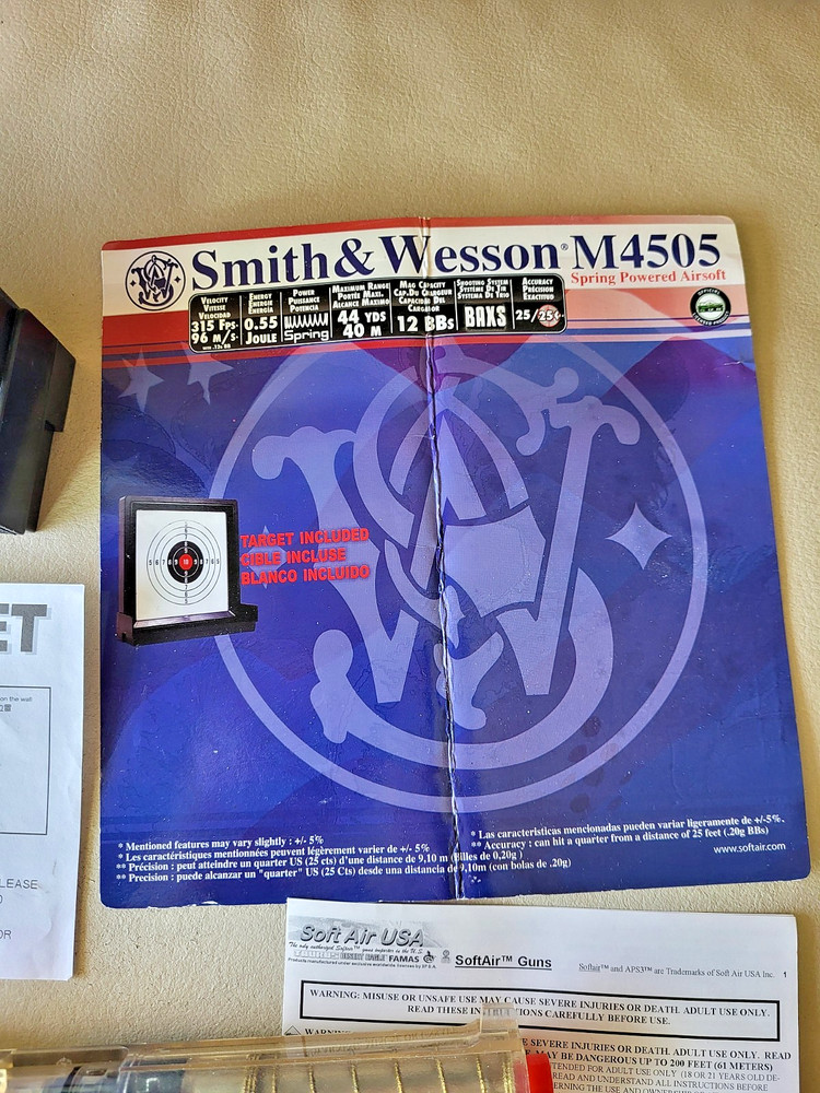 Airsoft Smith & Wesson M4505 Spring Powered Trainig Kit w/Magazine, Target, BB’s