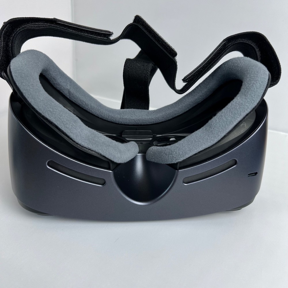 Samsung Gear VR With Controller In Box- Very Good Condition!