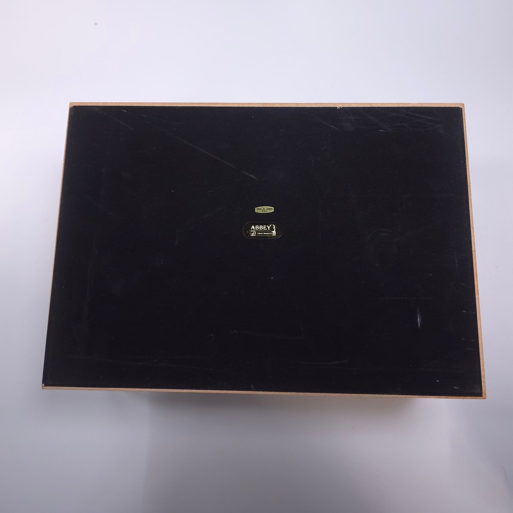 Abbey Removable Cedar Lined Humidor & Extras
