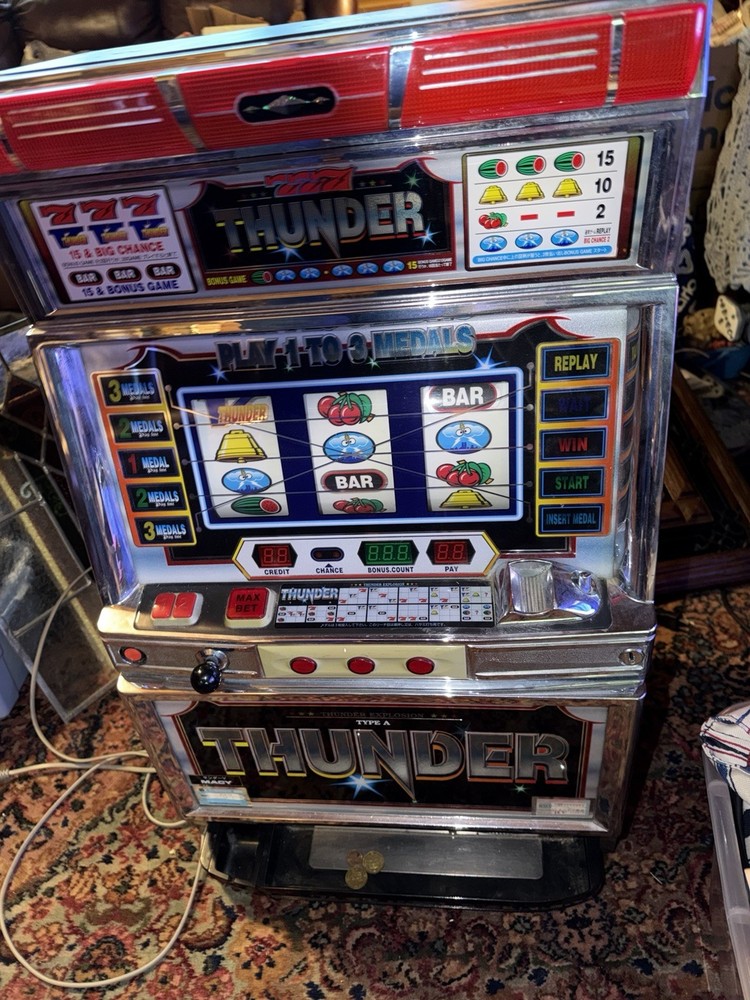 THUNDER slot machine, skill stop style with tokens Works Great!!