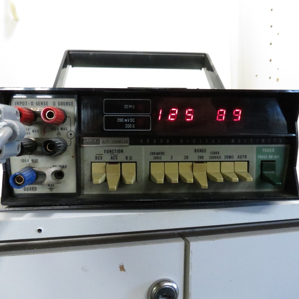 Fluke 8800A Digital Bench Mount Voltmeter 115/230VAC DC AC Voltage