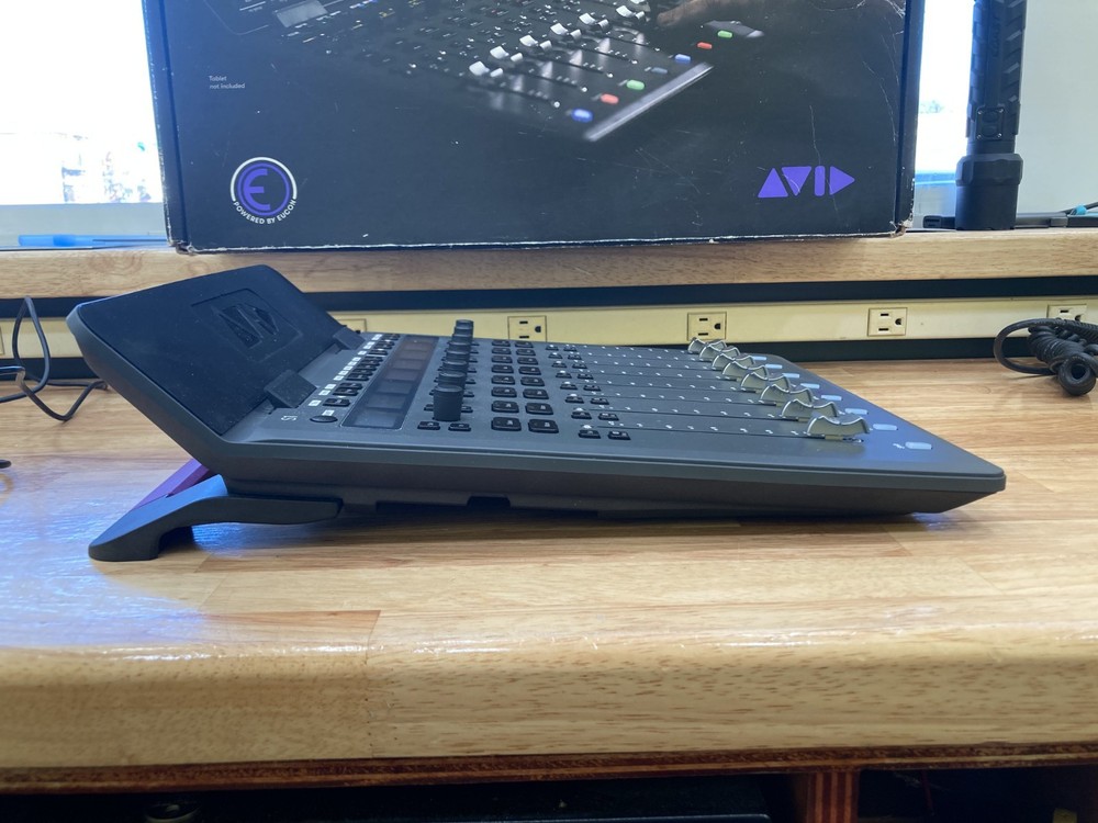 AVID S1 COMPACT 8-FADER CONTROL SURFACE-GOOD CONDITION!!!!