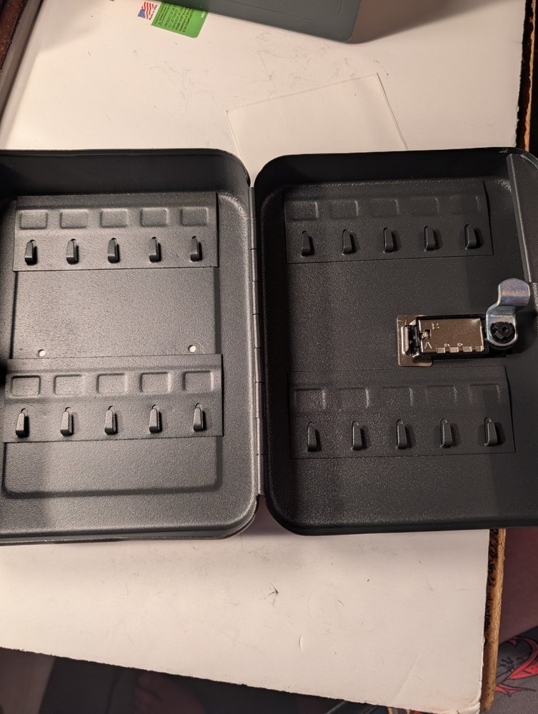 20 Key Storage Lock Box , Key Cabinet Organizer Wall Mount w/ Combination